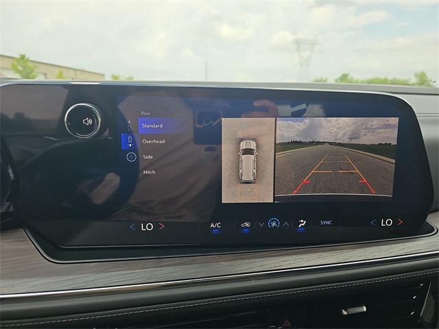 Photo of 2025 Summit White Chevrolet Tahoe