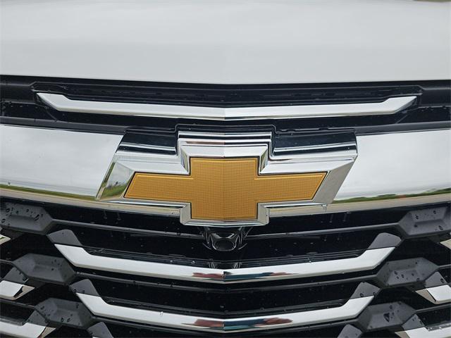 Photo of 2026 Summit White Chevrolet Equinox