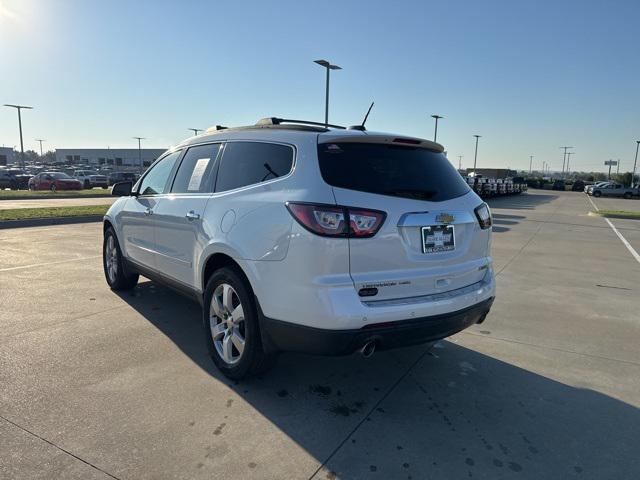 Photo of 2017 Iridescent Pearl Tricoat Chevrolet Traverse