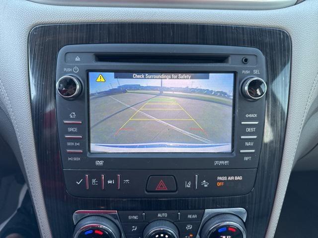 Photo of 2017 Iridescent Pearl Tricoat Chevrolet Traverse
