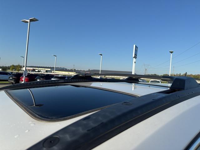 Photo of 2017 Iridescent Pearl Tricoat Chevrolet Traverse