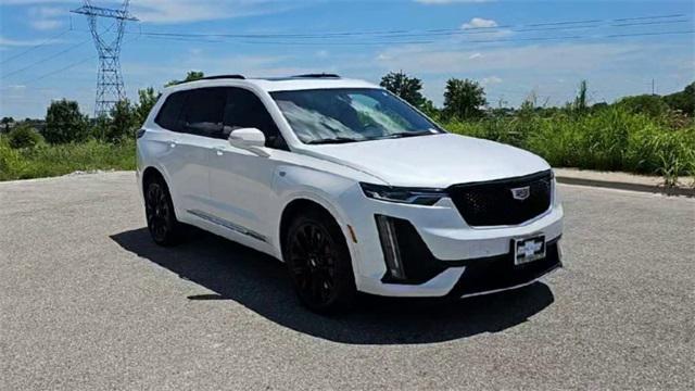 Photo of 2023 Crystal White Tricoat Cadillac XT6