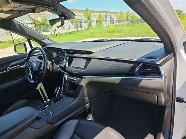 Photo of 2023 Crystal White Tricoat Cadillac XT6