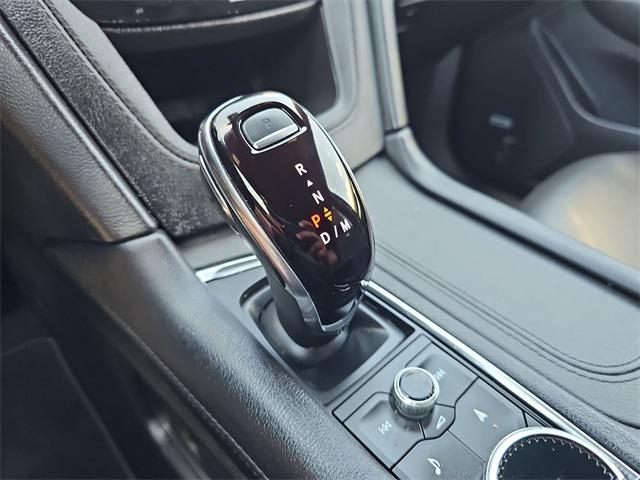 Photo of 2023 Crystal White Tricoat Cadillac XT6