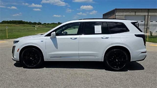 Photo of 2023 Crystal White Tricoat Cadillac XT6