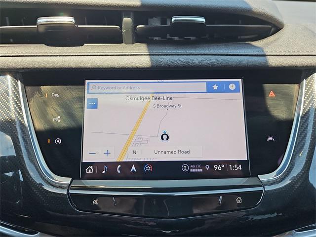 Photo of 2023 Crystal White Tricoat Cadillac XT6