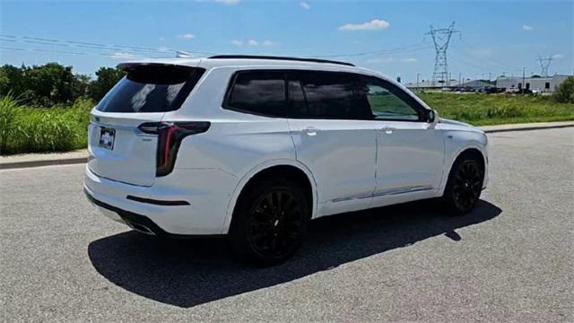 Photo of 2023 Crystal White Tricoat Cadillac XT6