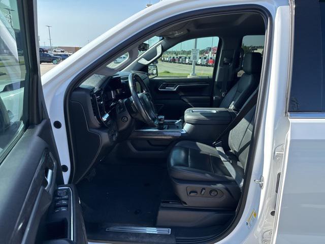 Photo of 2022 Iridescent Pearl Tricoat Chevrolet Silverado 1500