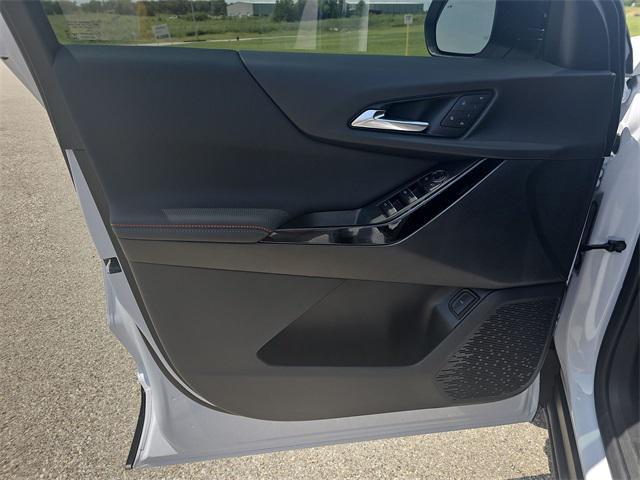 Photo of 2026 Polar White Tricoat Chevrolet Equinox