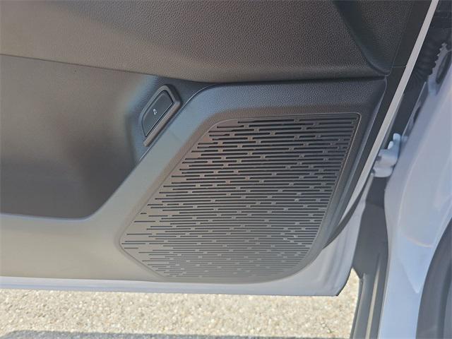 Photo of 2026 Polar White Tricoat Chevrolet Equinox