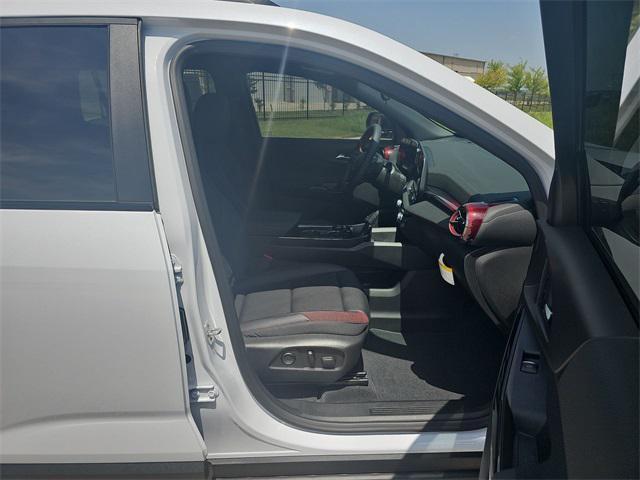 Photo of 2026 Polar White Tricoat Chevrolet Equinox
