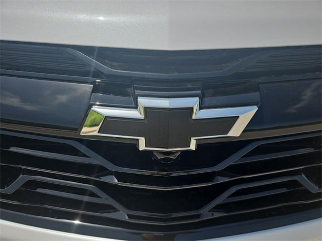 Photo of 2026 Polar White Tricoat Chevrolet Equinox