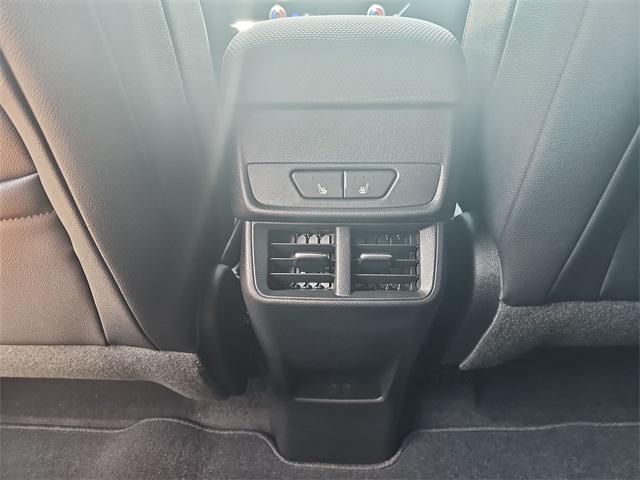 Photo of 2026 Polar White Tricoat Chevrolet Equinox