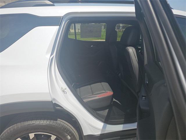 Photo of 2026 Polar White Tricoat Chevrolet Equinox