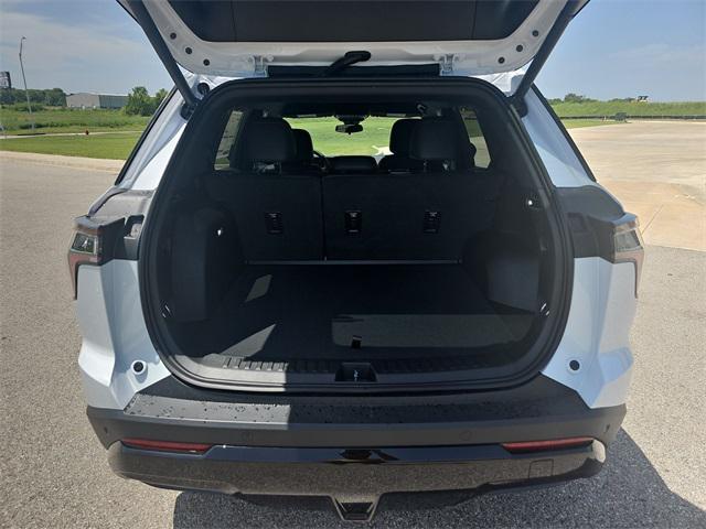 Photo of 2026 Polar White Tricoat Chevrolet Equinox