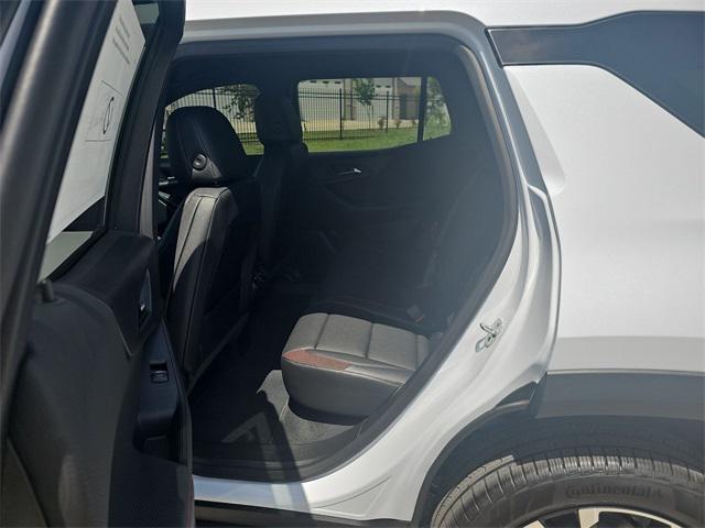 Photo of 2026 Polar White Tricoat Chevrolet Equinox