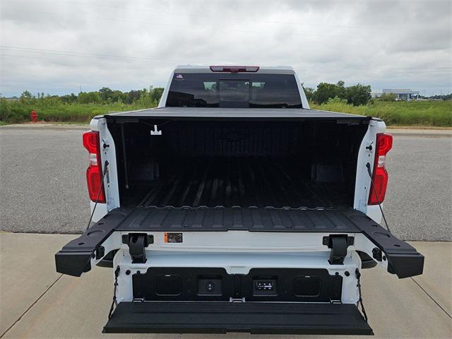 Photo of 2025 Summit White Chevrolet Silverado 1500