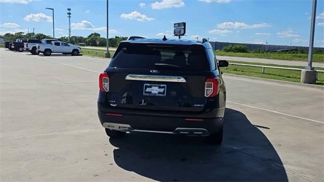 Photo of 2024 Black Metallic Ford Explorer