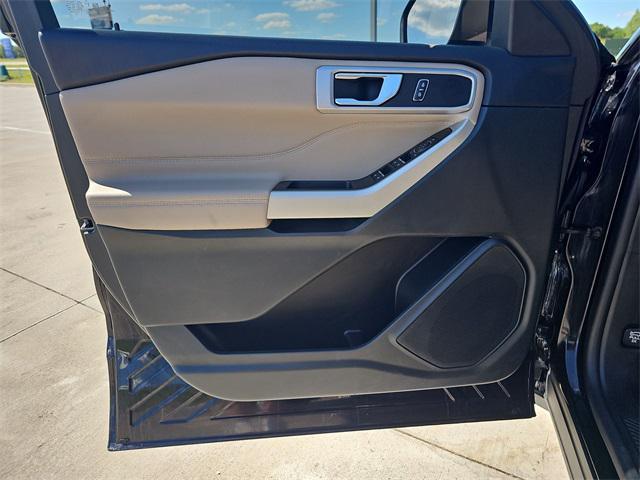 Photo of 2024 Black Metallic Ford Explorer
