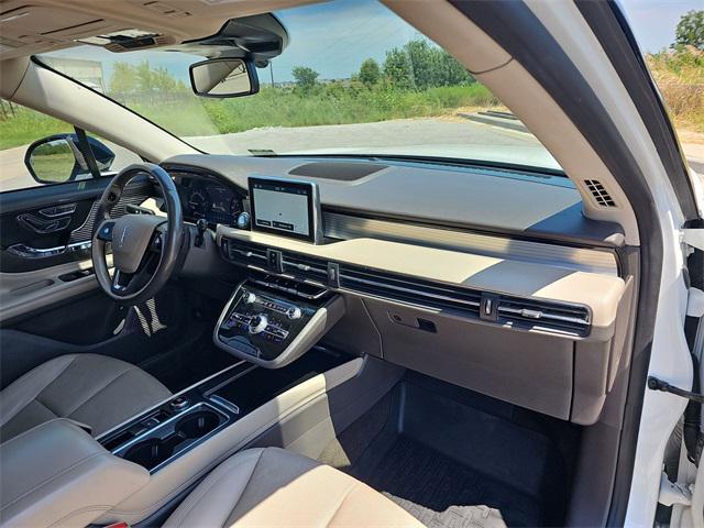 Photo of 2022 Pristine White Metallic Tri-Coat Lincoln Corsair