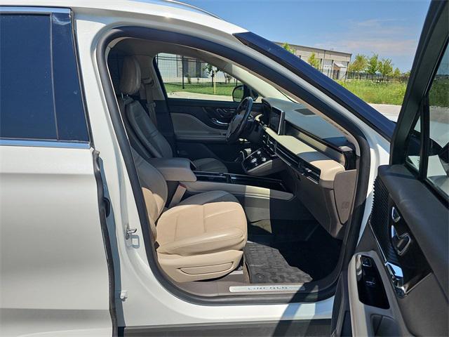 Photo of 2022 Pristine White Metallic Tri-Coat Lincoln Corsair