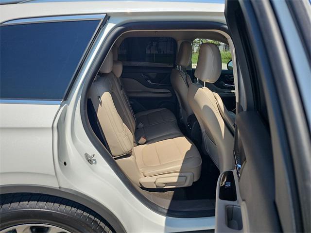 Photo of 2022 Pristine White Metallic Tri-Coat Lincoln Corsair