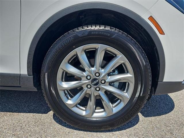 Photo of 2022 Pristine White Metallic Tri-Coat Lincoln Corsair
