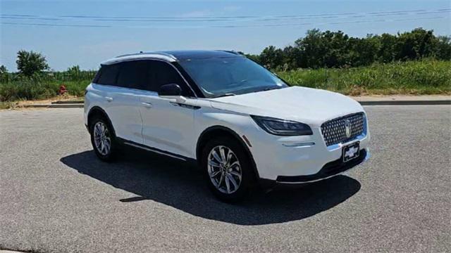 Photo of 2022 Pristine White Metallic Tri-Coat Lincoln Corsair
