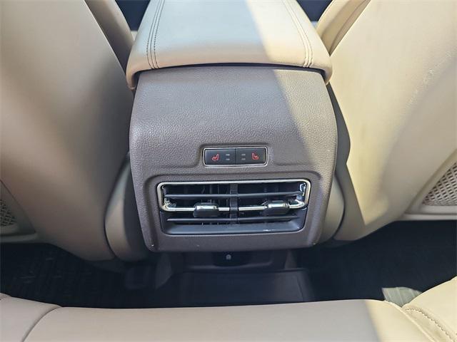 Photo of 2022 Pristine White Metallic Tri-Coat Lincoln Corsair