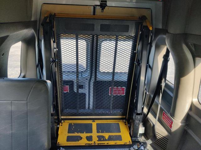 Photo of 2013 Oxford White Ford E350 Super Duty