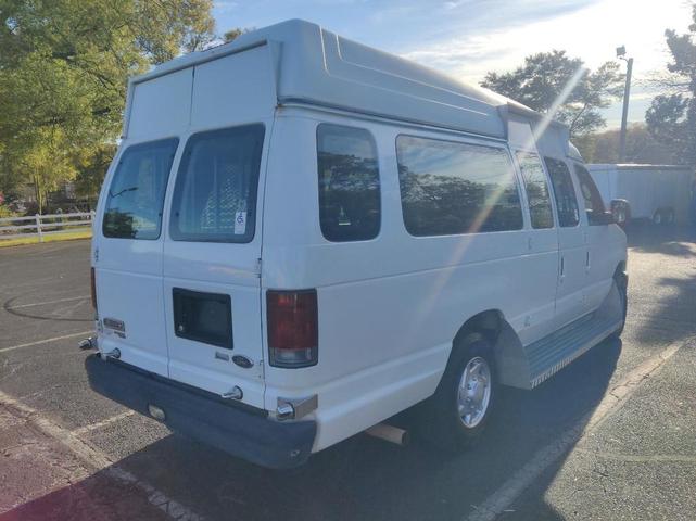 Photo of 2013 Oxford White Ford E350 Super Duty