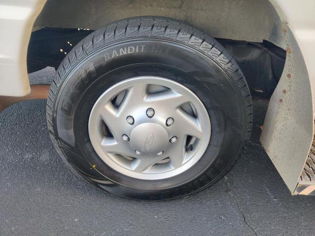 Photo of 2013 Oxford White Ford E350 Super Duty
