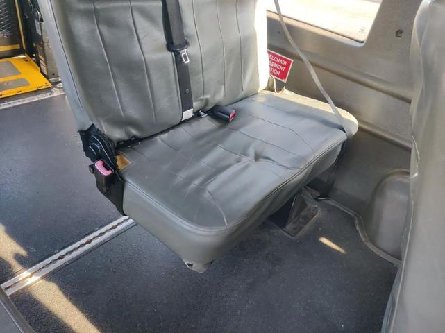 Photo of 2013 Oxford White Ford E350 Super Duty