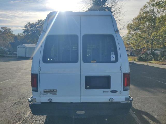 Photo of 2013 Oxford White Ford E350 Super Duty