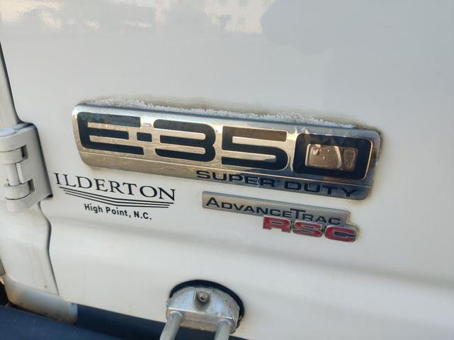 Photo of 2013 Oxford White Ford E350 Super Duty