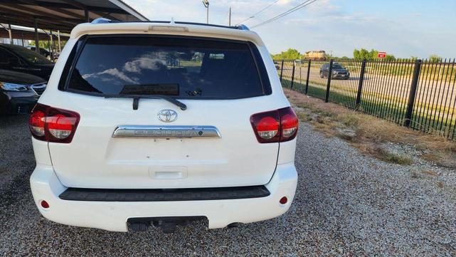 Photo of 2018 White Toyota Sequoia