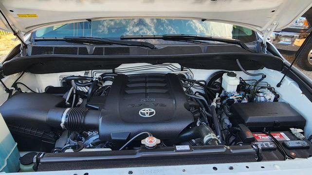 Photo of 2018 White Toyota Sequoia