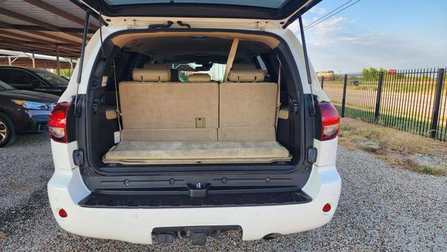 Photo of 2018 White Toyota Sequoia