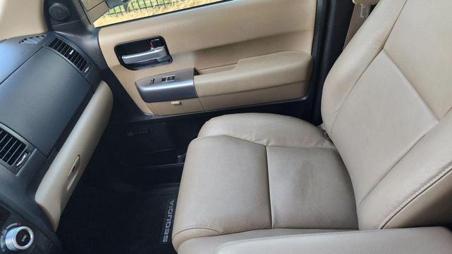 Photo of 2018 White Toyota Sequoia