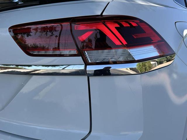 Photo of 2021 Oryx White Pearl Volkswagen Atlas Cross Sport