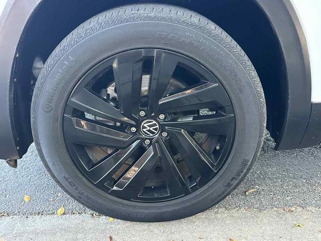 Photo of 2021 Oryx White Pearl Volkswagen Atlas Cross Sport