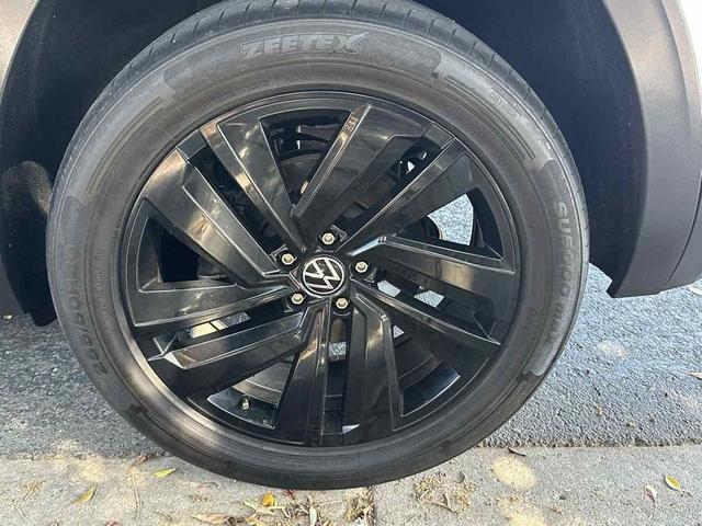Photo of 2021 Oryx White Pearl Volkswagen Atlas Cross Sport