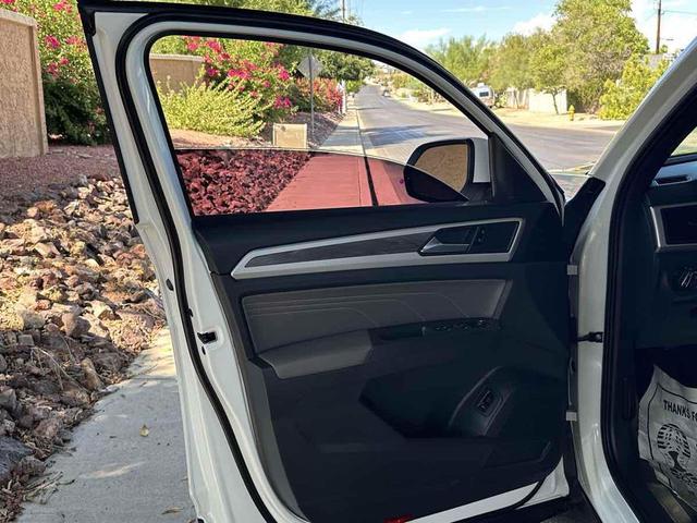 Photo of 2021 Oryx White Pearl Volkswagen Atlas Cross Sport