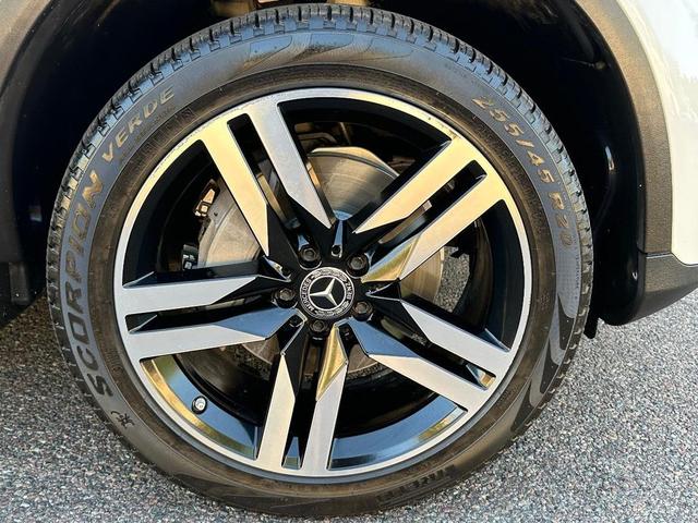Photo of 2021 Polar White Mercedes-Benz GLC 300