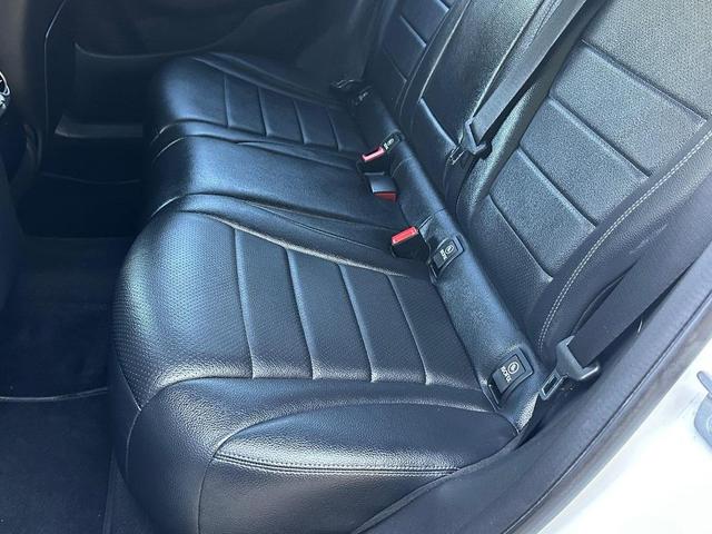 Photo of 2021 Polar White Mercedes-Benz GLC 300