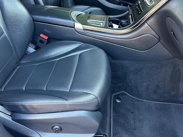 Photo of 2021 Polar White Mercedes-Benz GLC 300