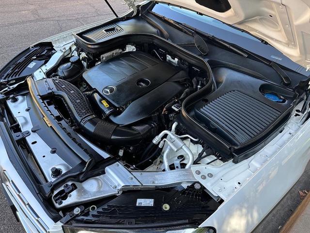Photo of 2021 Polar White Mercedes-Benz GLC 300
