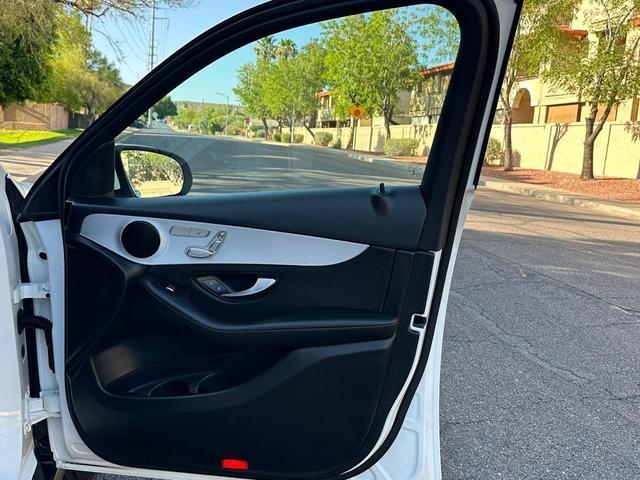 Photo of 2021 Polar White Mercedes-Benz GLC 300