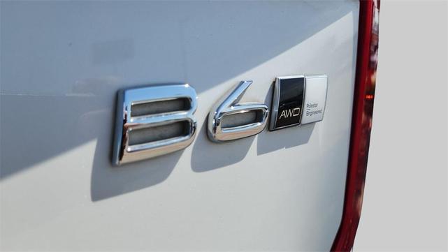 Photo of 2023 Crystal White Metallic Volvo XC90
