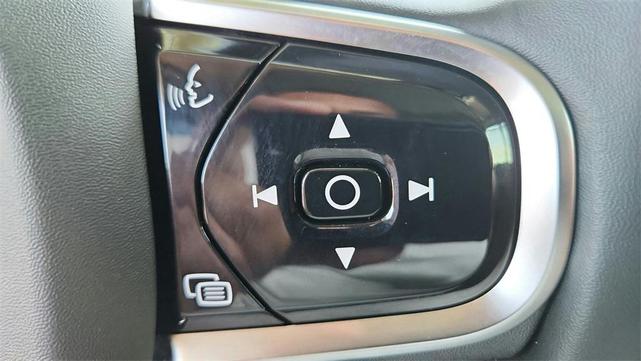 Photo of 2023 Crystal White Metallic Volvo XC90